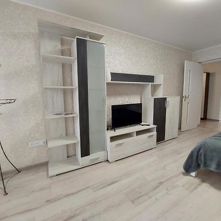 Апартаменти Молоді Lutskdoba Ngoại thất bức ảnh