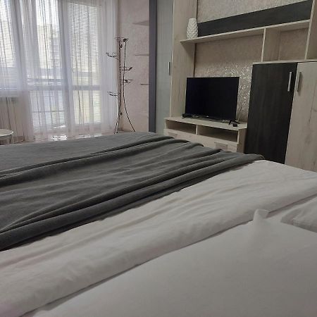 Апартаменти Молоді Lutskdoba Ngoại thất bức ảnh